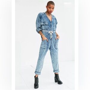 BDG Acid Washed Riviter Denim Long Sleeved Jumpsuit Size Small Blue